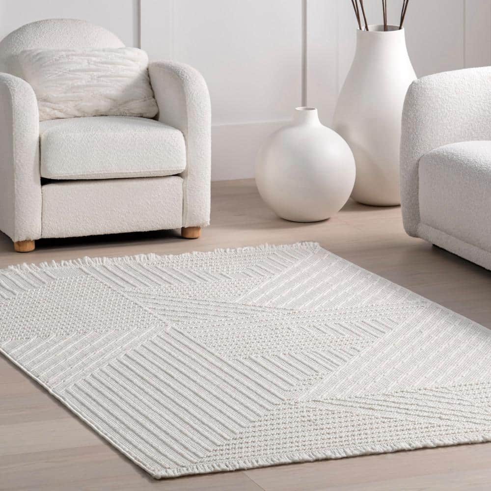 Makena Off-White Geometric Synthetic 5' x 7' Area Rug
