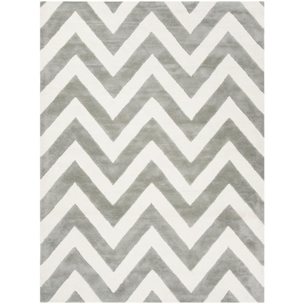 SAFAVIEH Kids Gray/Ivory 5 ft. x 7 ft. Chevron Area Rug