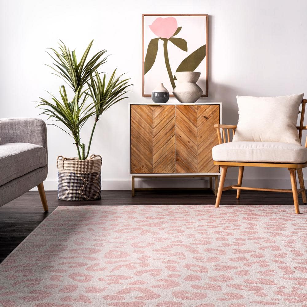 Reversible Baby Pink Leopard Print Synthetic Rug, 4' x 6'