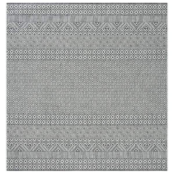 SAFAVIEH Courtyard Gray/Black 7 ft. x 7 ft. Geometric Diamond Indoor/Outdoor Patio  Square Area Rug