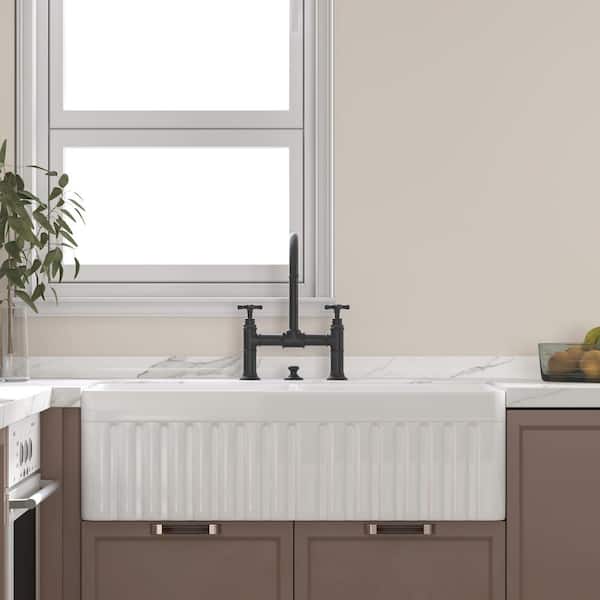 HOROW White Fireclay 33 in. Double Bowl Farmhouse Apron Kitchen Sink Workstation Kitchen Sink with Bottom Grid