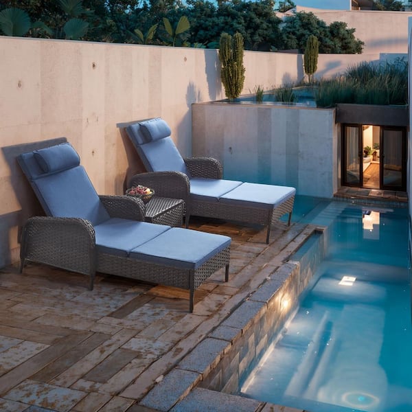 moosprr Brown 2-Piece Wicker Outdoor Chaise Lounge with Olefin Blue Cushions for Poolside and Patio