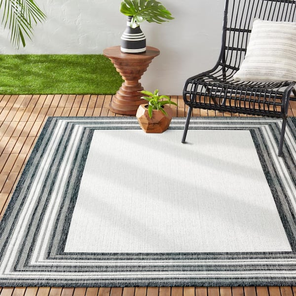 Patio Country Layla Grey/Black 8 ft. x 10 ft. Modern Border Indoor/Outdoor Area Rug