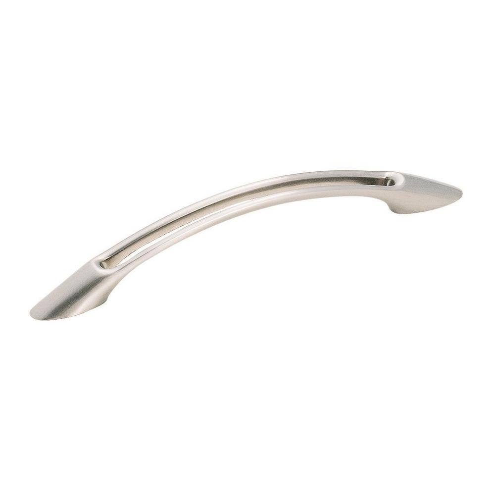 EssentialZ 5-1/16 in (128 mm) Center-to-Center Satin Nickel Drawer Pull