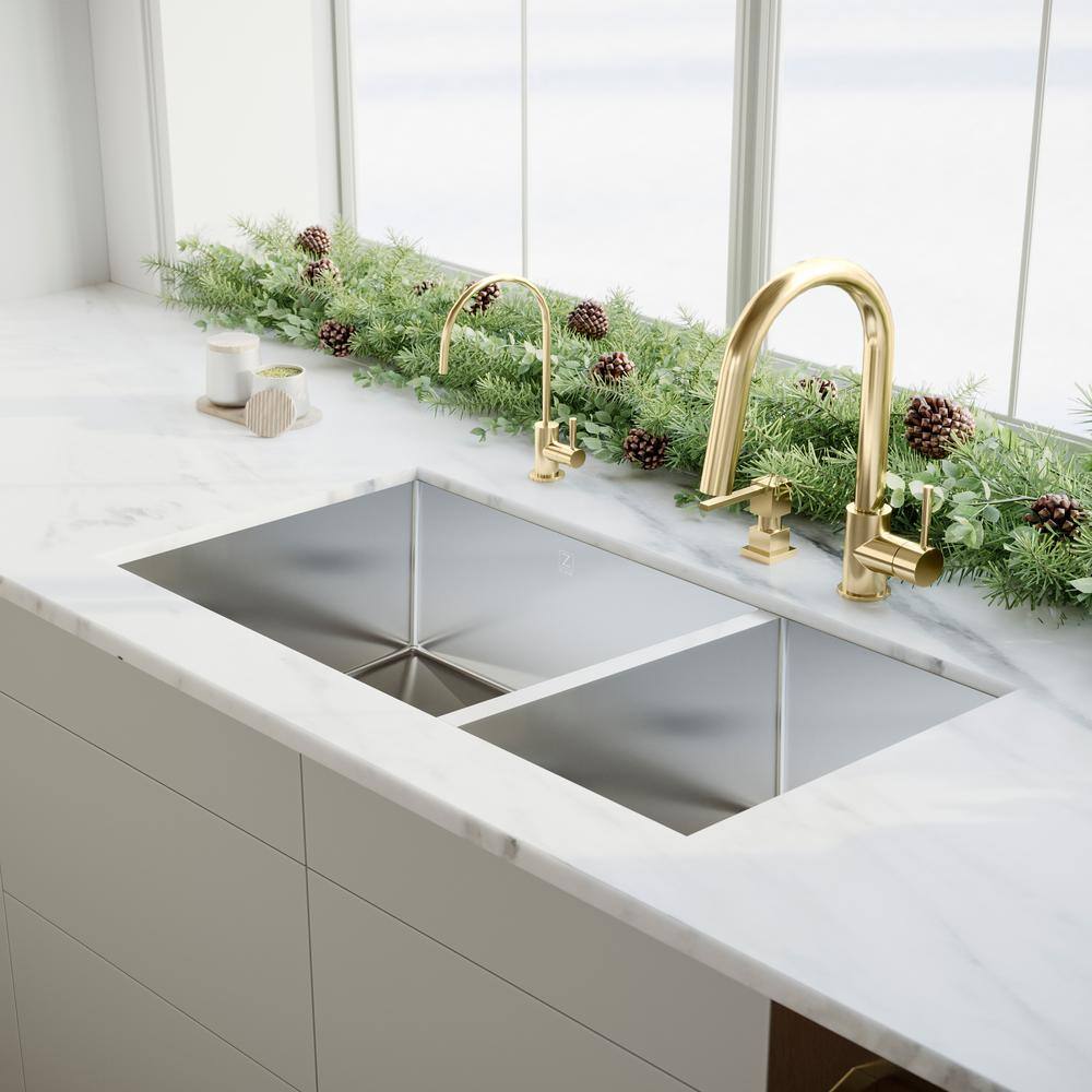 Polished Gold Stainless Steel Kitchen Faucet with Pull-Down Sprayer