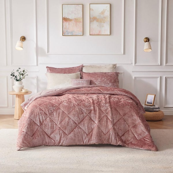 Intelligent Design Isabel (4-Piece) Blush Polyester King/California King Velvet Comforter Set with Throw Pillow
