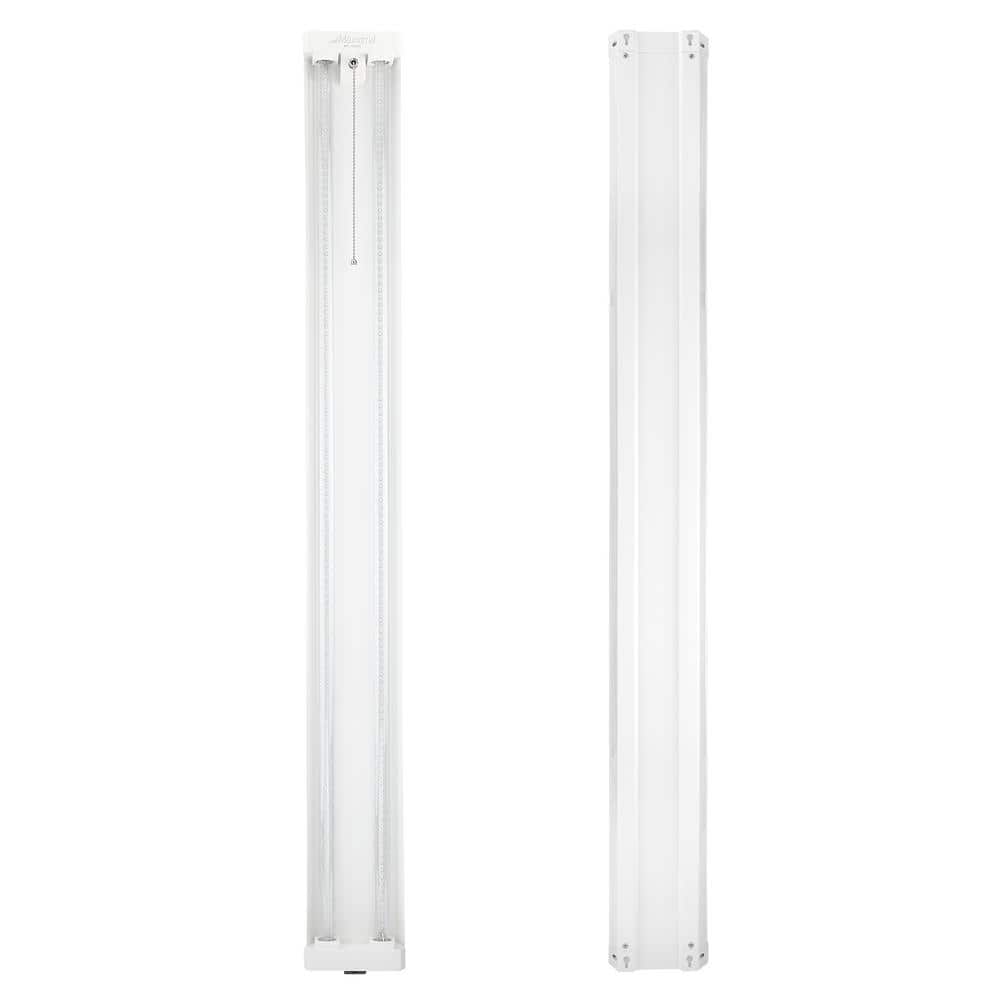 Maxxima 4 ft White Aluminum LED Shop Light with Pull Chain