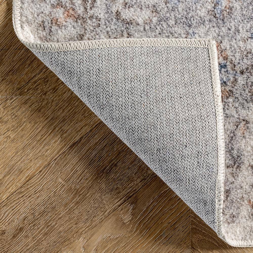 Round 19" Gray Vintage Floral Easy-Care Area Rug