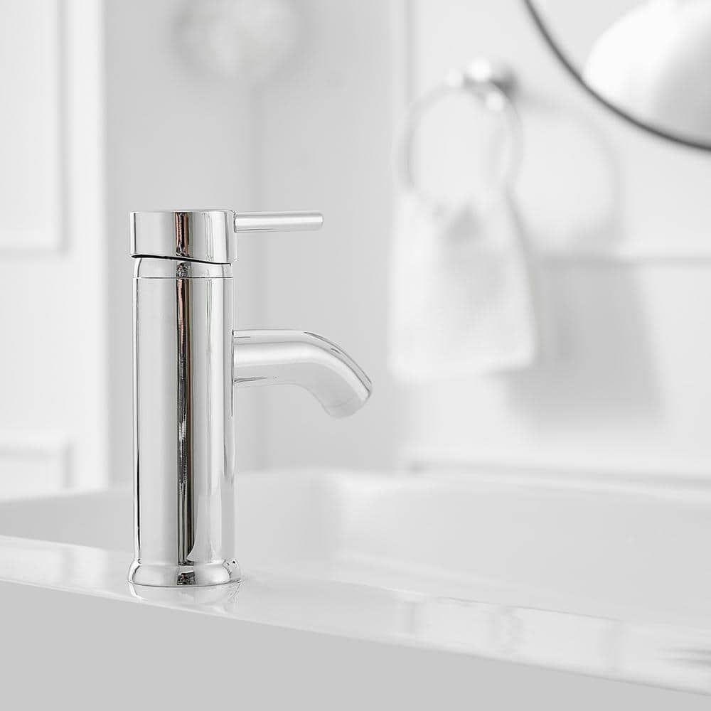 Polished Chrome Single-Handle Bathroom Faucet with Drain Assembly