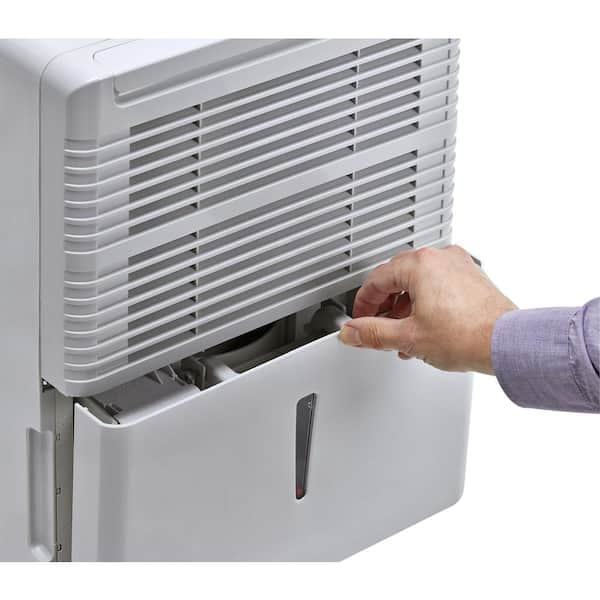 https://images.thdstatic.com/productImages/c4a52bc8-6bb9-4862-bc35-059ebb41979f/svn/whites-danby-dehumidifiers-ddr020biwdb-77_600.jpg