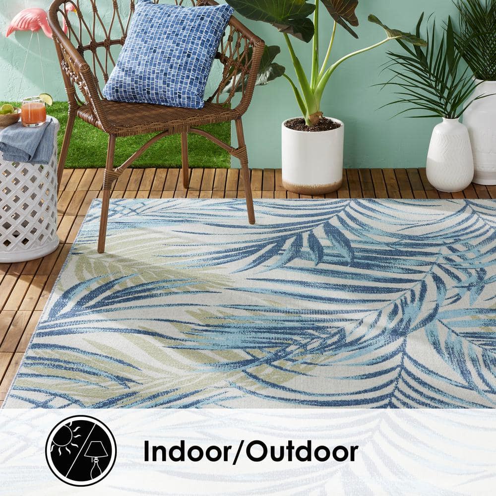 Ivory and Aqua Blue Palm Leaf 5' x 7' Indoor/Outdoor Rug