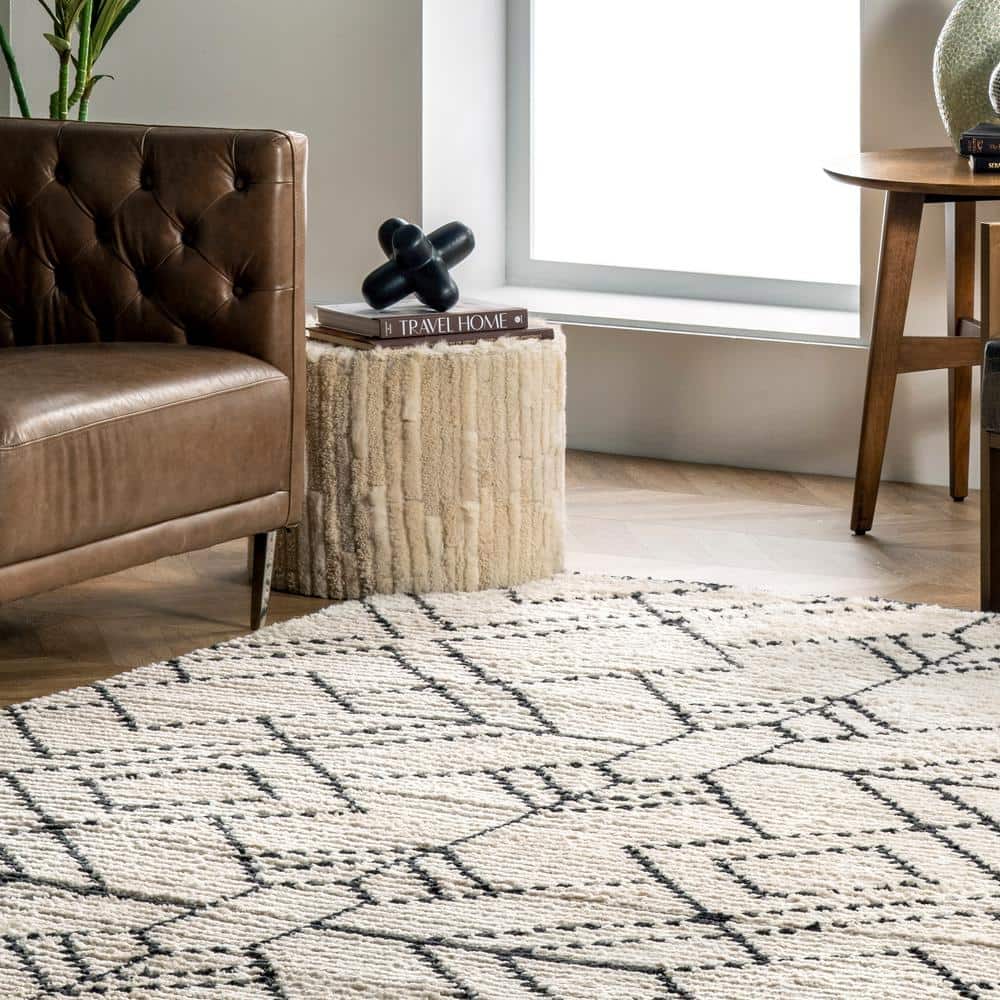 Carlina Beige Geometric Soft Shag Fringe 4' x 6' Area Rug