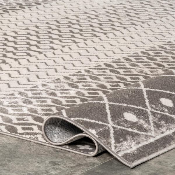 https://images.thdstatic.com/productImages/c4b3c9ff-2979-4449-8fb3-8a50c5119197/svn/gray-nuloom-area-rugs-lpbl08a-406-1f_600.jpg