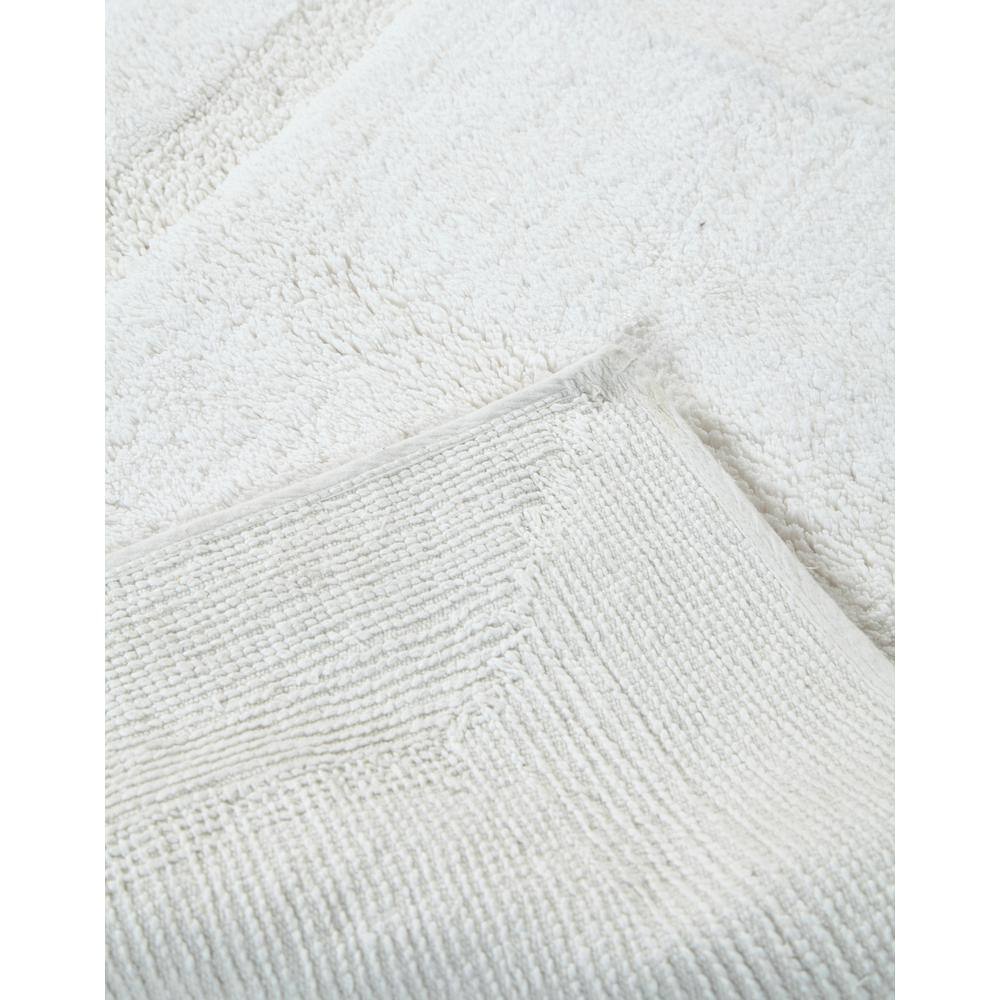 White Cotton Tufted Bath Rug with Latex Backing