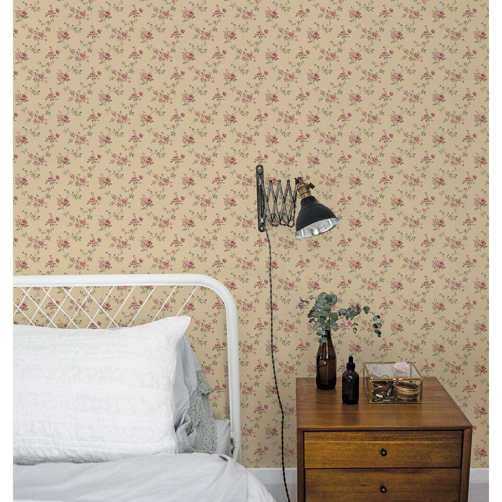 Red and Green Floral Trail Non-Woven Wallpaper Roll