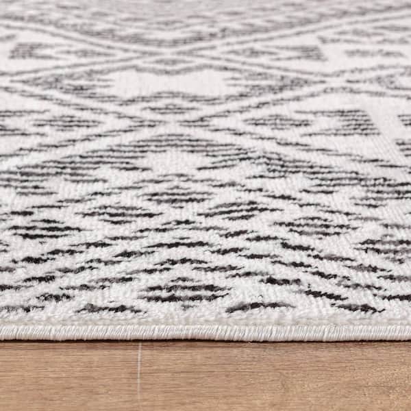 Tribal Pattern Cream 5' x 7' Area Rug