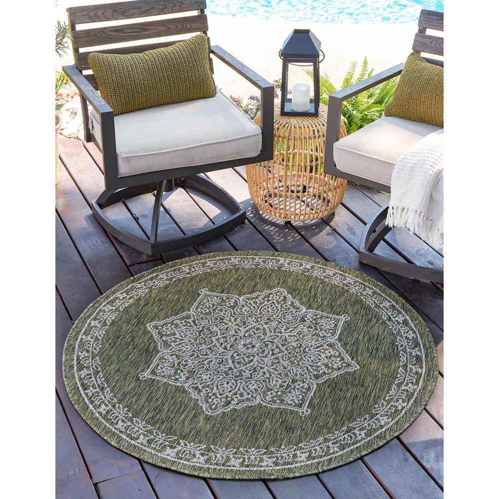Easy-Care Green Synthetic 4' Round Outdoor Rug