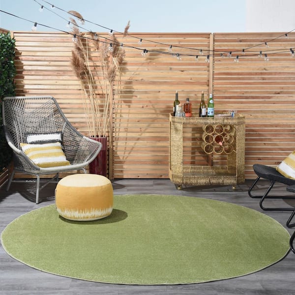 Essentials 8 ft. x 8 ft. Green Round Solid Contemporary Indoor/Outdoor Patio Area Rug