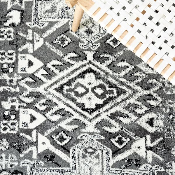 https://images.thdstatic.com/productImages/c550ed3b-a909-4326-8769-5c37260b6548/svn/gray-ivory-safavieh-area-rugs-vth211g-7sq-1f_600.jpg