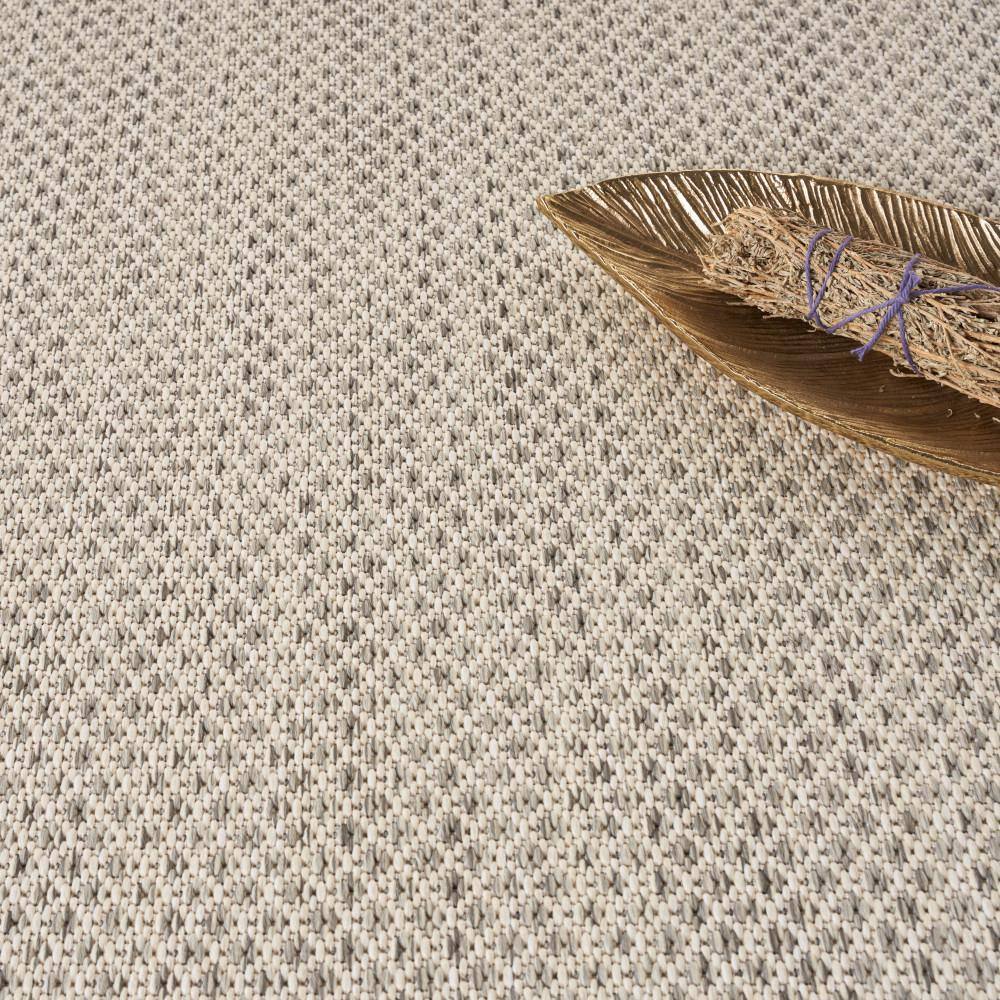 Courtyard Geometric Ivory Silver 5' Round Synthetic Outdoor Rug
