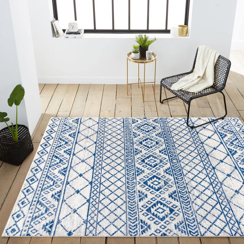 Moroccan Blue and Cream Synthetic 3' x 5' Area Rug