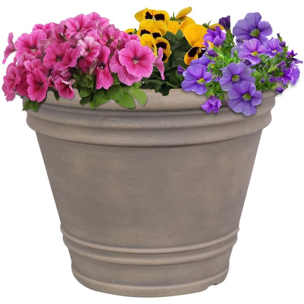 Sunnydaze Franklin 20 in. Outdoor Flower Pot Planter in Beige