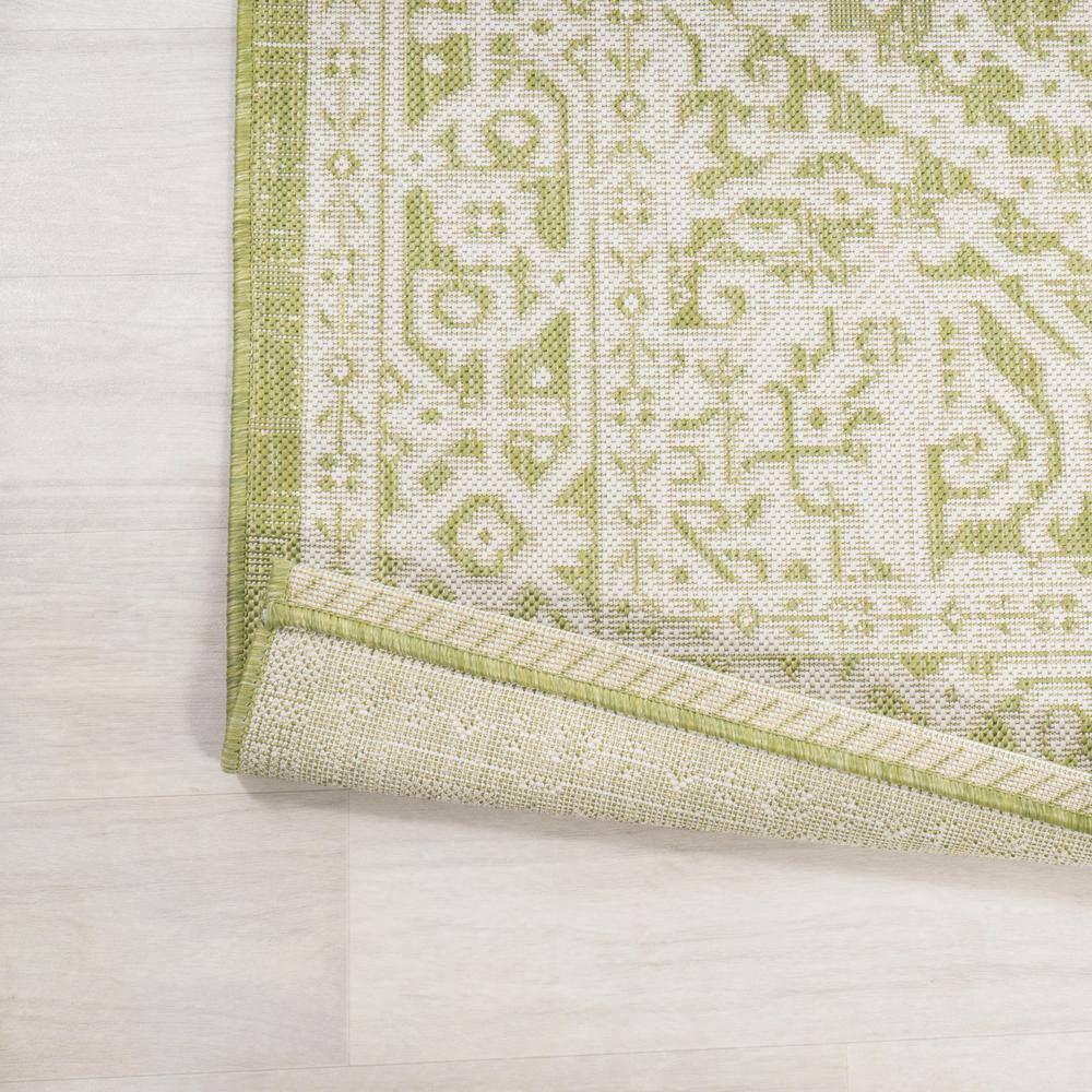 Sinjuri Green/Cream Medallion 4' x 6' Reversible Indoor/Outdoor Rug