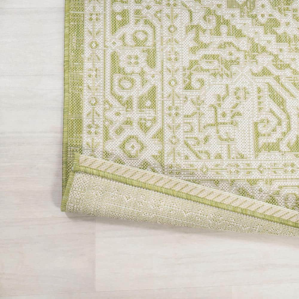 Sinjuri Green/Cream Medallion Textured 5' Square Indoor/Outdoor Rug