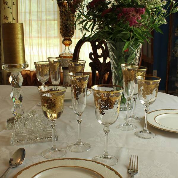 Set of 4 Vintage Wine Glasses With Textured Gold Banded Stem 