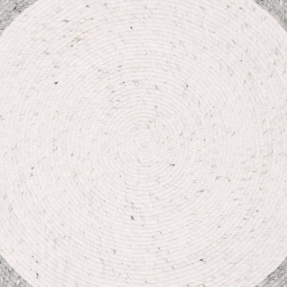 Handwoven Grey/Ivory Braided Wool 6' Round Area Rug