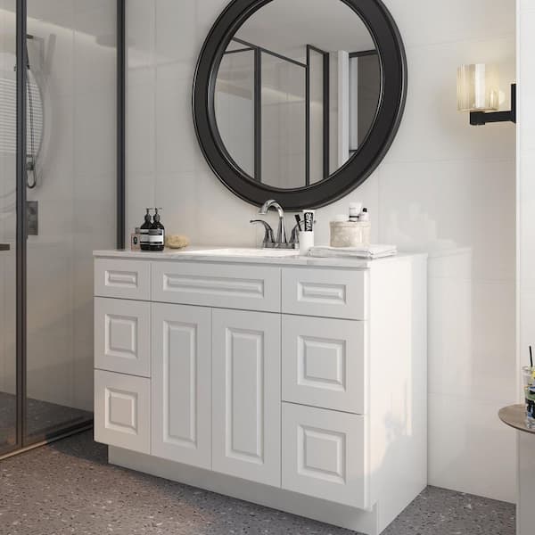 Shaker Style Bathroom Cabinets - Diamond Cabinetry