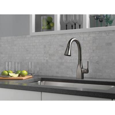 Mateo Single-Handle Pull-Down Sprayer Kitchen Faucet in Black Stainless