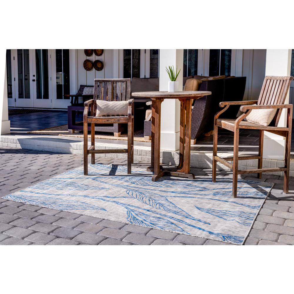 Light Gray and Blue Synthetic Abstract Outdoor Rug, 4' x 6'