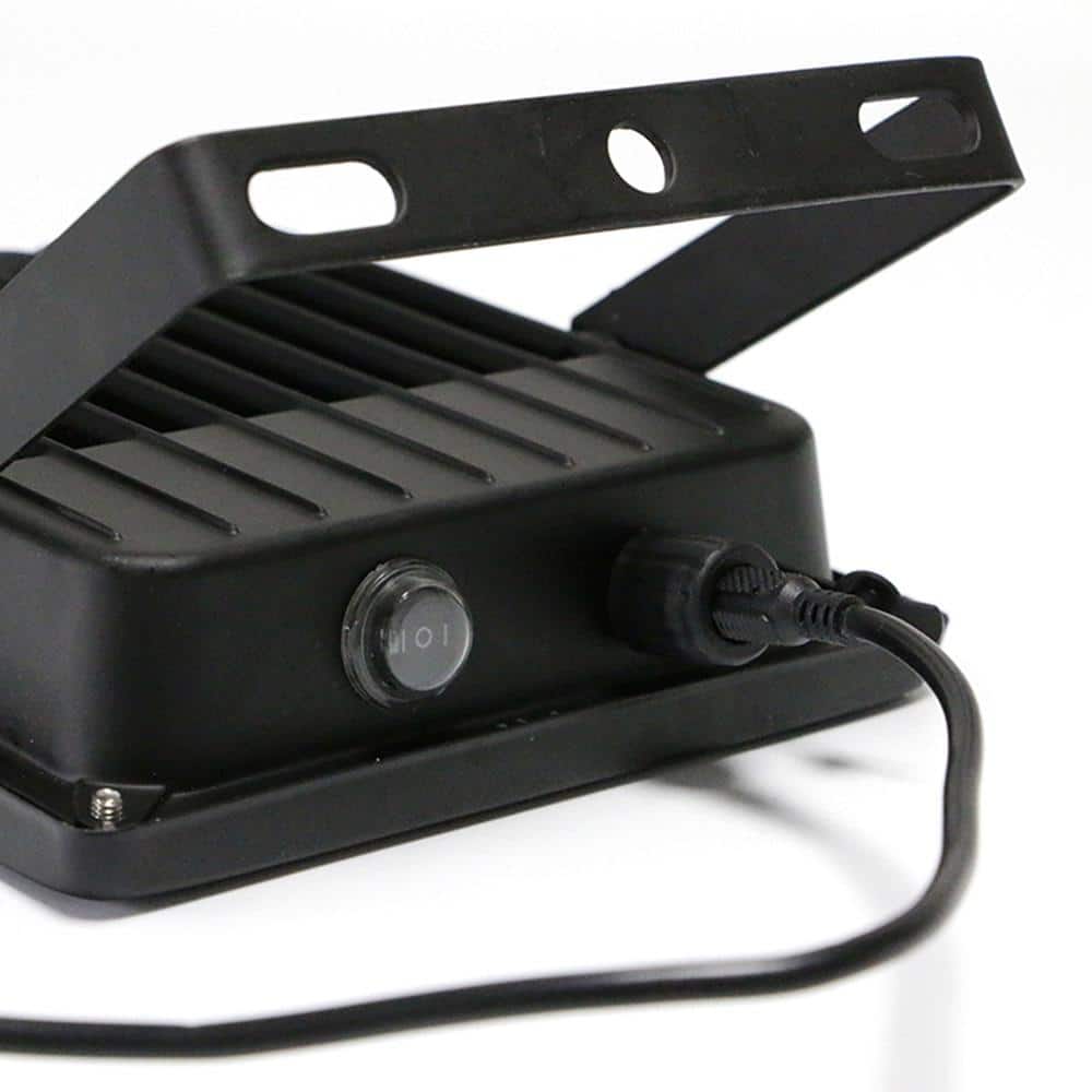 Solar Powered Black Aluminum LED Flood Light with Tempered Glass Panel