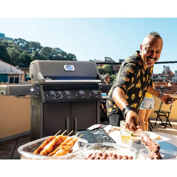NAPOLEON Rogue 525 Natural Gas Grill, Black, 4 Burner, Stainless
