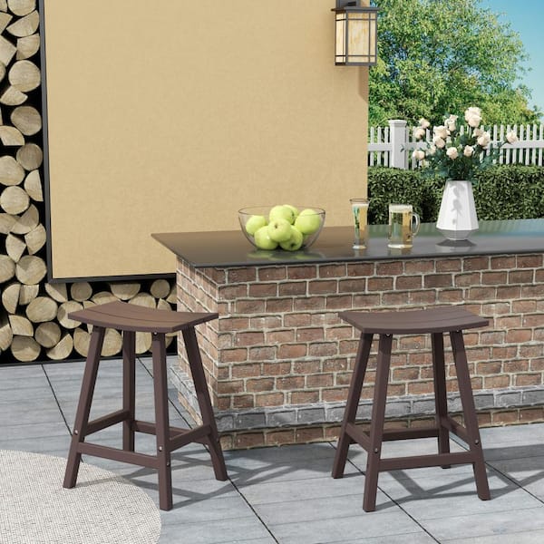 WESTIN OUTDOOR Franklin Dark Brown 24 in. Poly HDPE Fade Resistant Outdoor Patio Saddle Seat Counter Height Bar Stool (Set of 2)