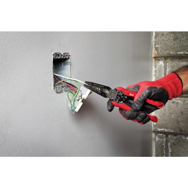 Milwaukee - 9 in. 7-in-1 High Leverage Combination Wire Stripper/Cutter Pliers