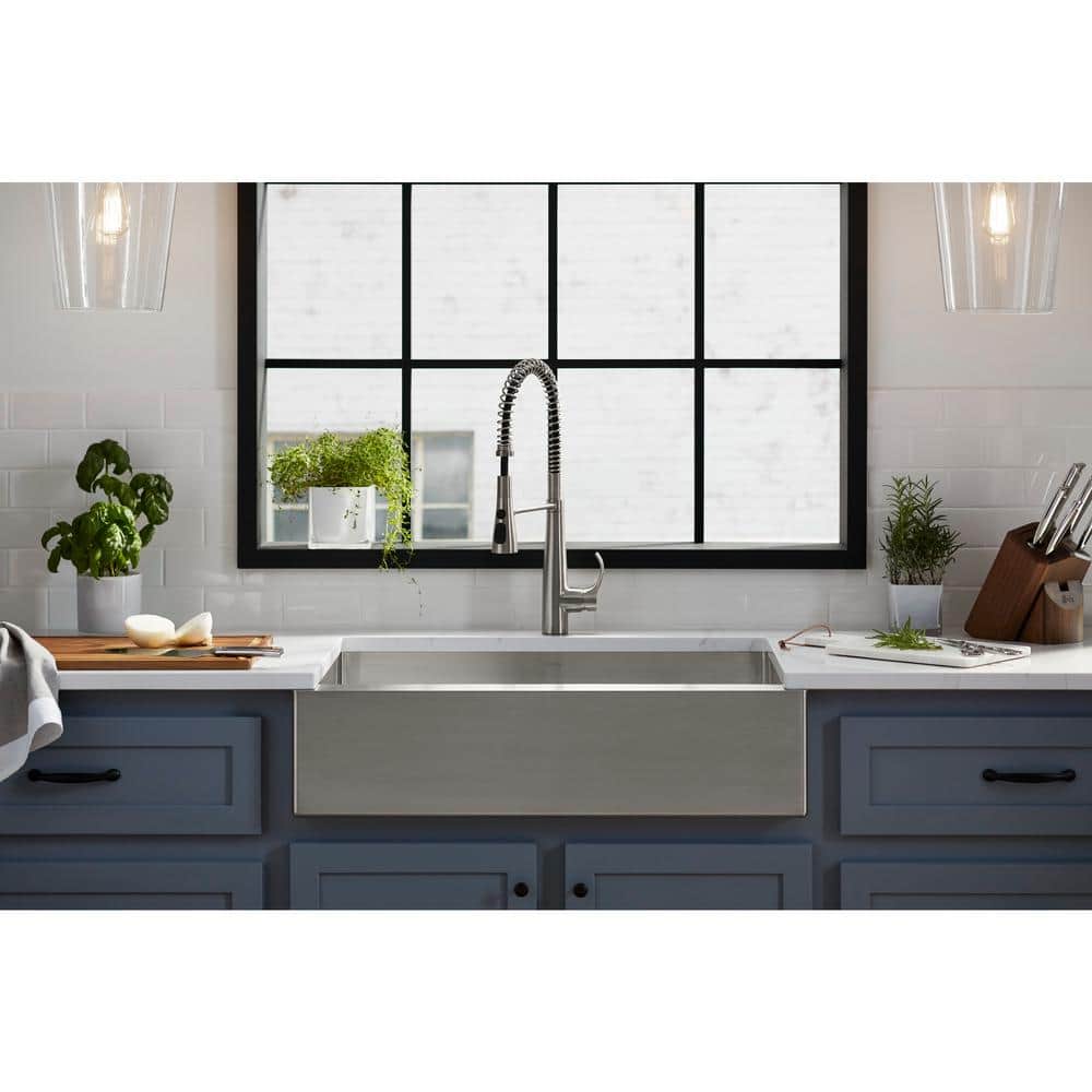 Polished Chrome Semi-Professional Kitchen Faucet with Pull-Out Spray