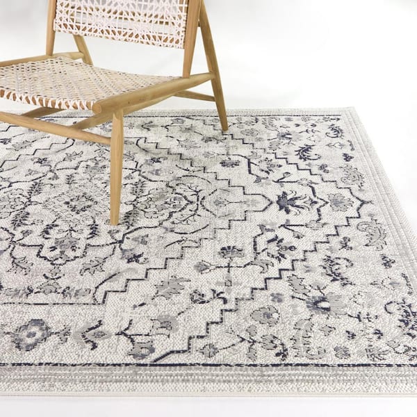 Cream 5 ft. x 7 ft. Traditional Medallion Indoor/Outdoor Area Rug