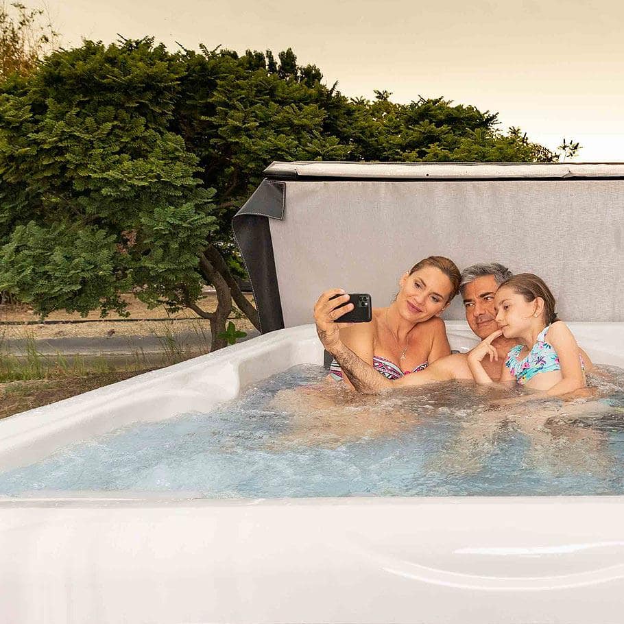 New York 6-Person Ice White Acrylic Square Hot Tub with Ozonator