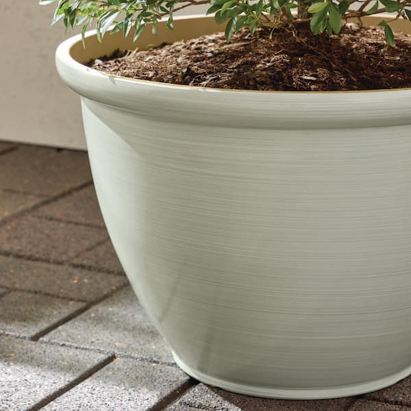 Vigoro Giselle Large Cream Plastic Round Planter with Drainage