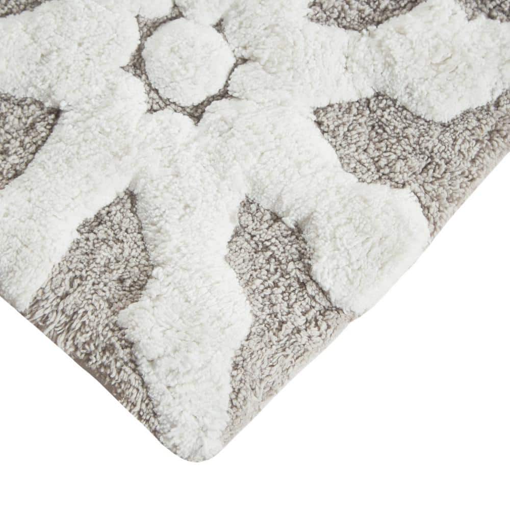 Gray and White Cotton Tufted Medallion Bath Rug 20" x 30"