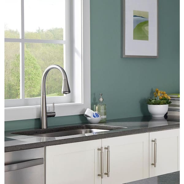 Edgewater Single-Handle Pull-Down Sprayer Kitchen Faucet with SelctFlo in Stainless Steel