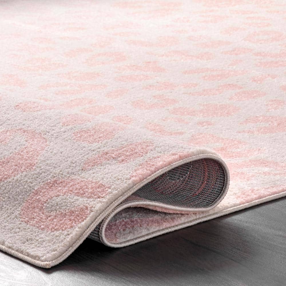 Reversible Baby Pink Leopard Print Synthetic Rug, 4' x 6'