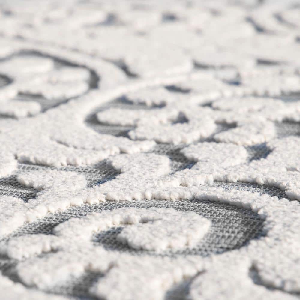 Natural Gray Floral Rectangular Synthetic Indoor/Outdoor Rug