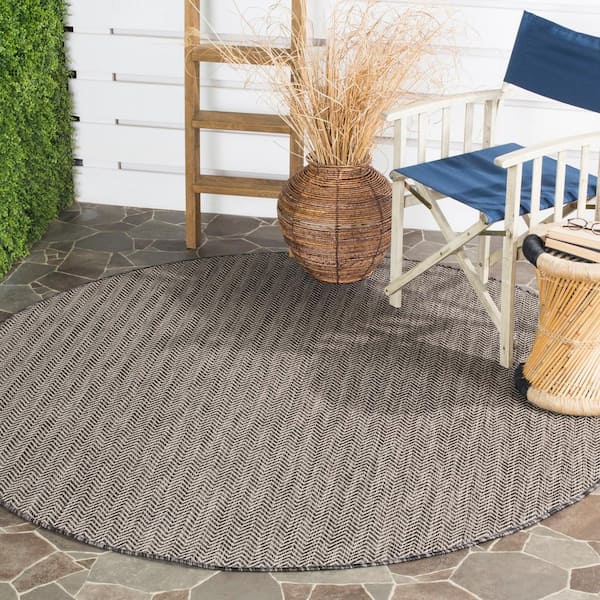 Courtyard Black/Beige 7 ft. x 7 ft. Solid Color Chevron Indoor/Outdoor Round Area Rug