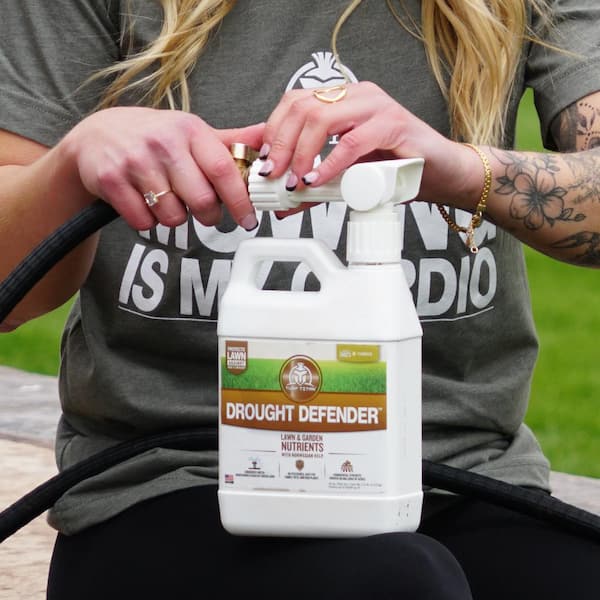 TURF TITAN - Drought Defender 32 oz. 8,000 sq. ft. Liquid Lawn Fertilizer Ready To Spray with Kelp 0-0-4