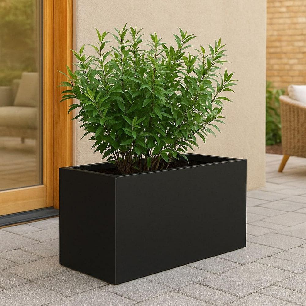 black-leisuremod-plant-pots-