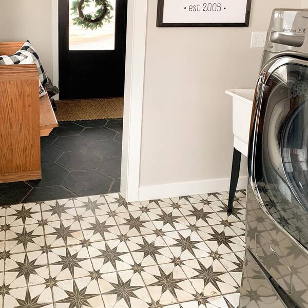 Merola Tile Kings Star Nero 17 5 8 In, Groutless Floor Tile Home Depot
