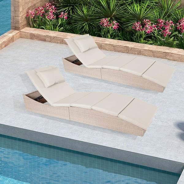 Wateday Light Gray Wicker Patio Outdoor Chaise Lounge with Beige Cushions